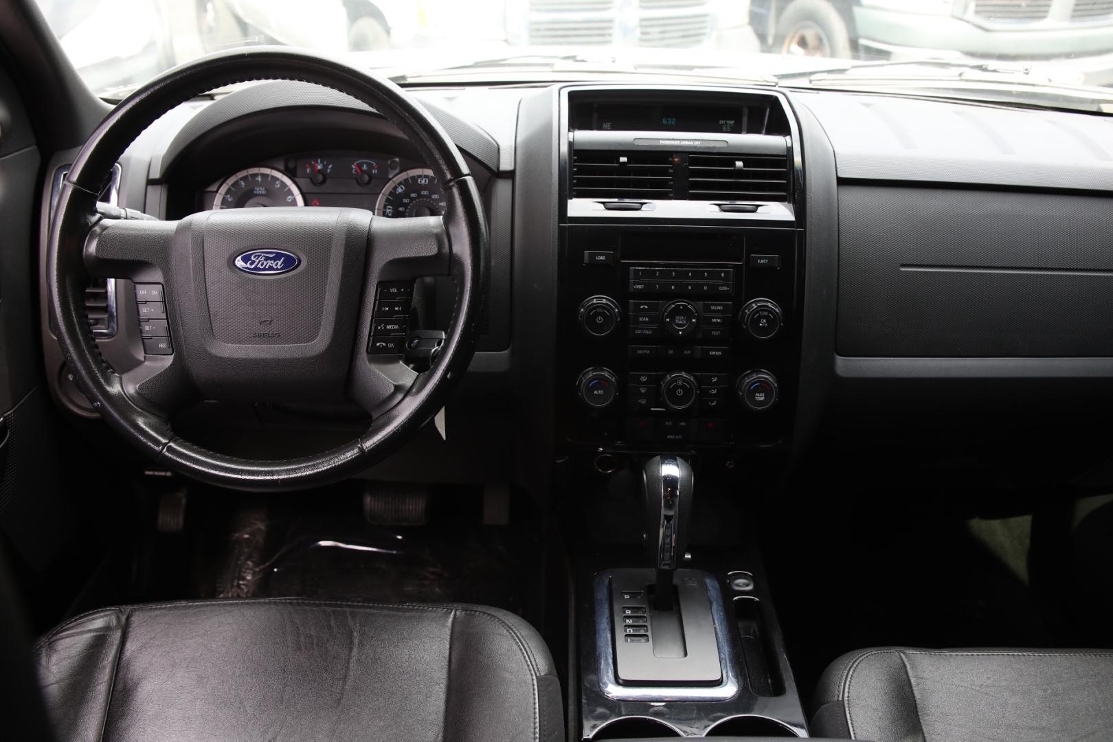 2012 SILVER FORD ESCAPE Limited FWD (1FMCU0EG2CK) with an 3.0L V6 DOHC 24V engine, 6-SPEED AUTOMATIC transmission, located at 420 E. Kingsbury St., Seguin, TX, 78155, (830) 401-0495, 29.581060, -97.961647 - Photo#12